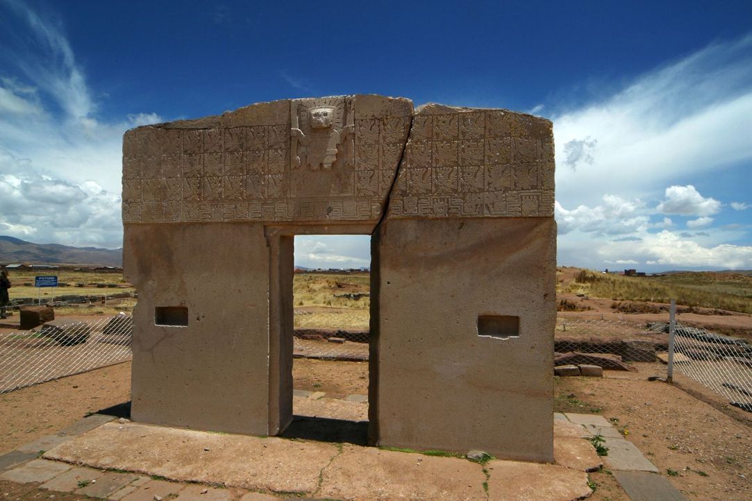 Die Ruinen von Puma Punku sind Teil der Ruinenstätte Tiwanaku in Bolivien. H... - Bildquelle: Tatjana Ingold