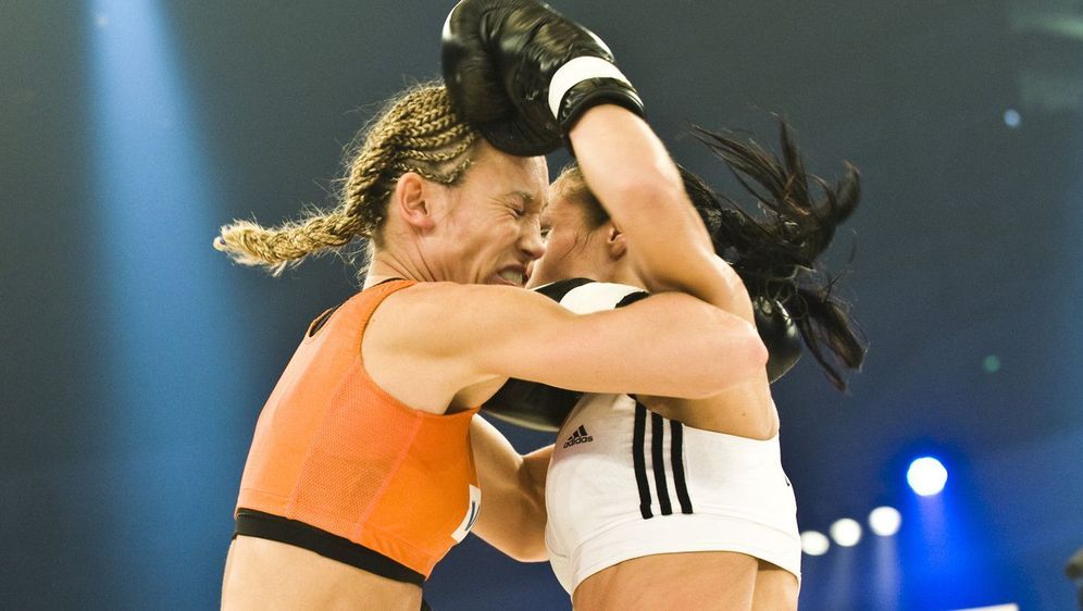 ran-Boxen: WKA-Titelkampf Christine Theiss vs. Su Jeong Lim - Bildquelle: Foo
