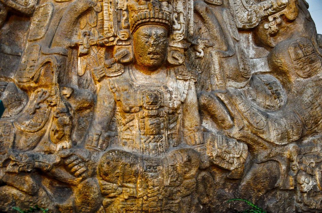 Die Maya sagten Verschiebungen in der Erdachse vorher und ihr Kalender proph... - Bildquelle: Prometheus Entertainment